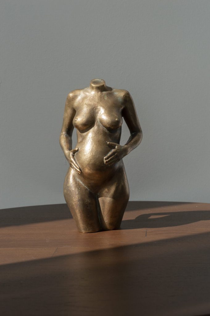 Buikbeeld brons gegoten